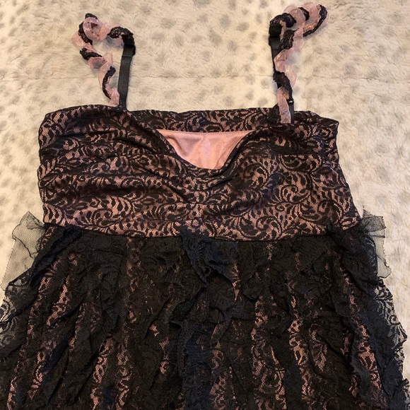 ‼️SOLD‼️Super cute lace and ruffle dress. - Picture 2 of 3